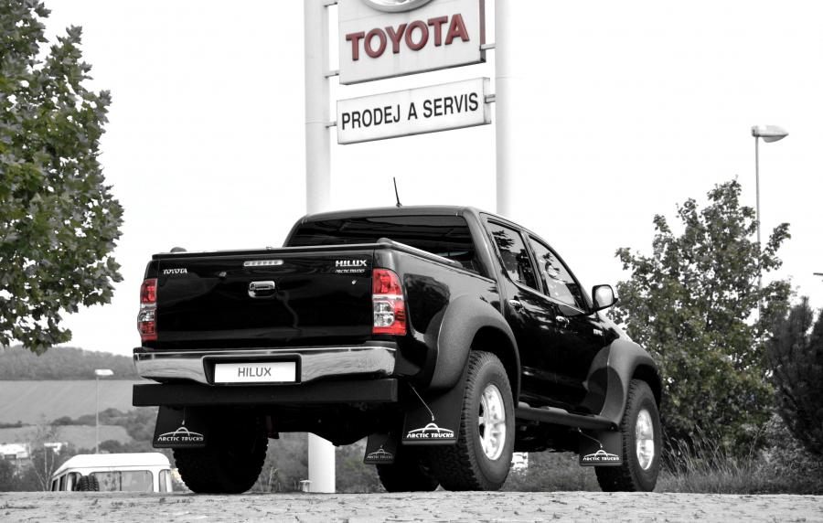  Toyota Hilux Double Cab AT35 by Arctic Trucks 2011 года  (фото 7 из 8)